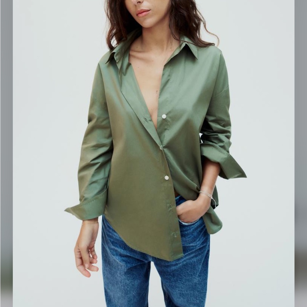 NWT Green Button Sown